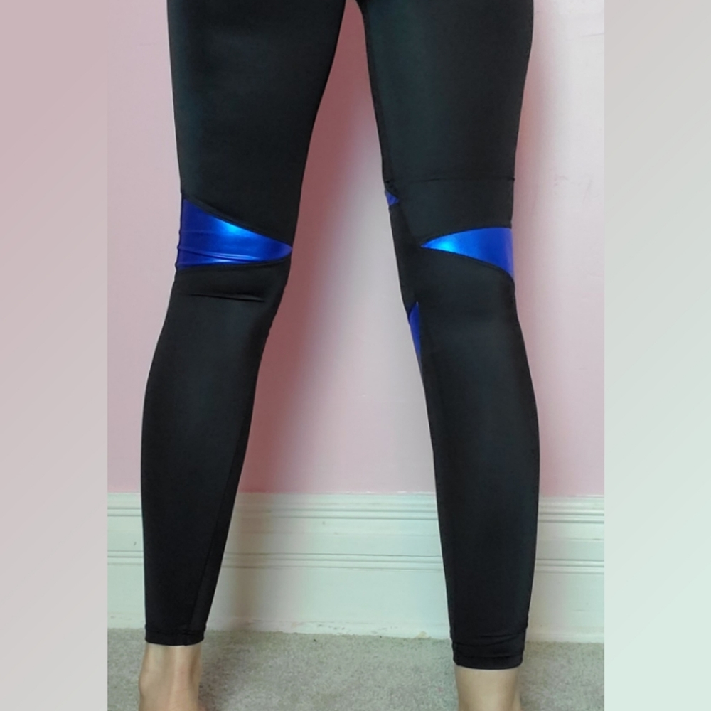 Lip Service Leggings - Picture 2 of 4